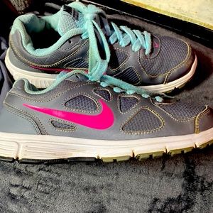 Womens Nike tennis shoes